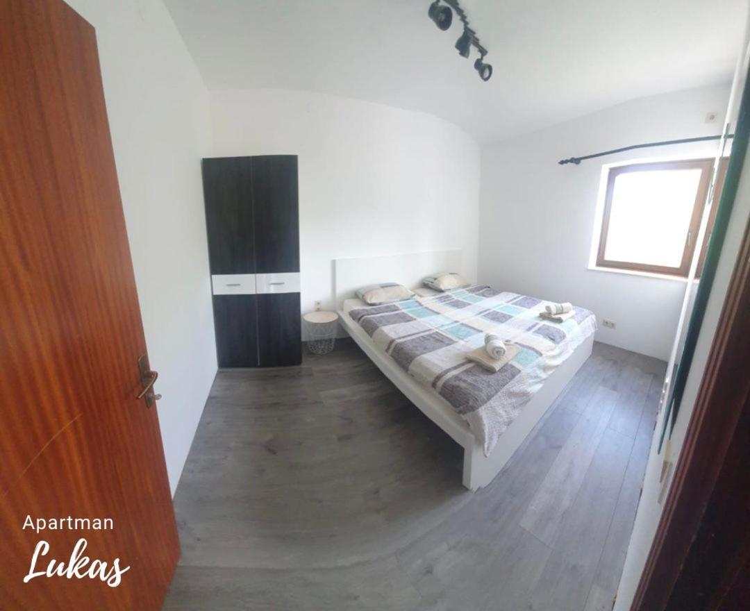 Apartmani Mazzarolli Jadranovo Phòng bức ảnh